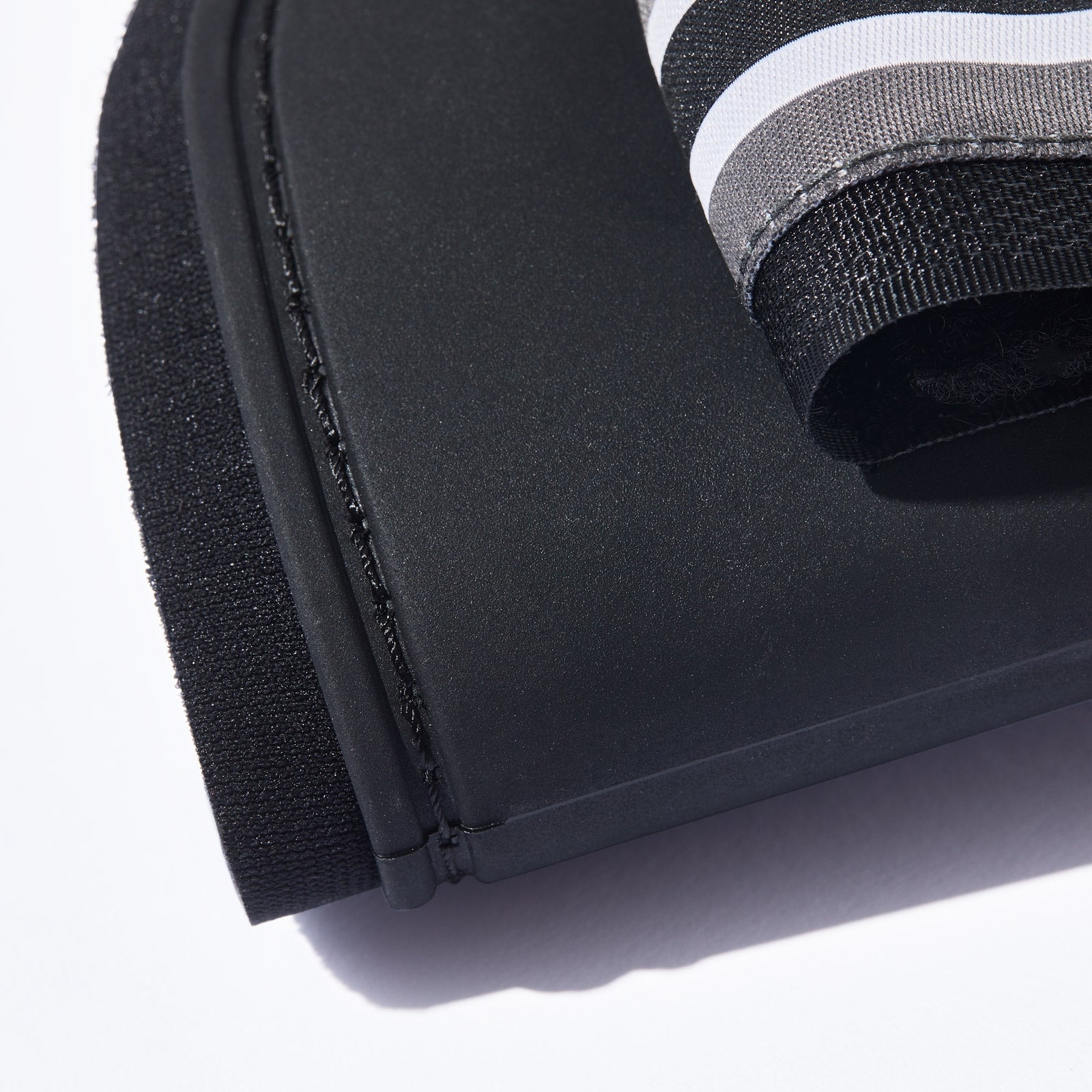 Pack shot 4