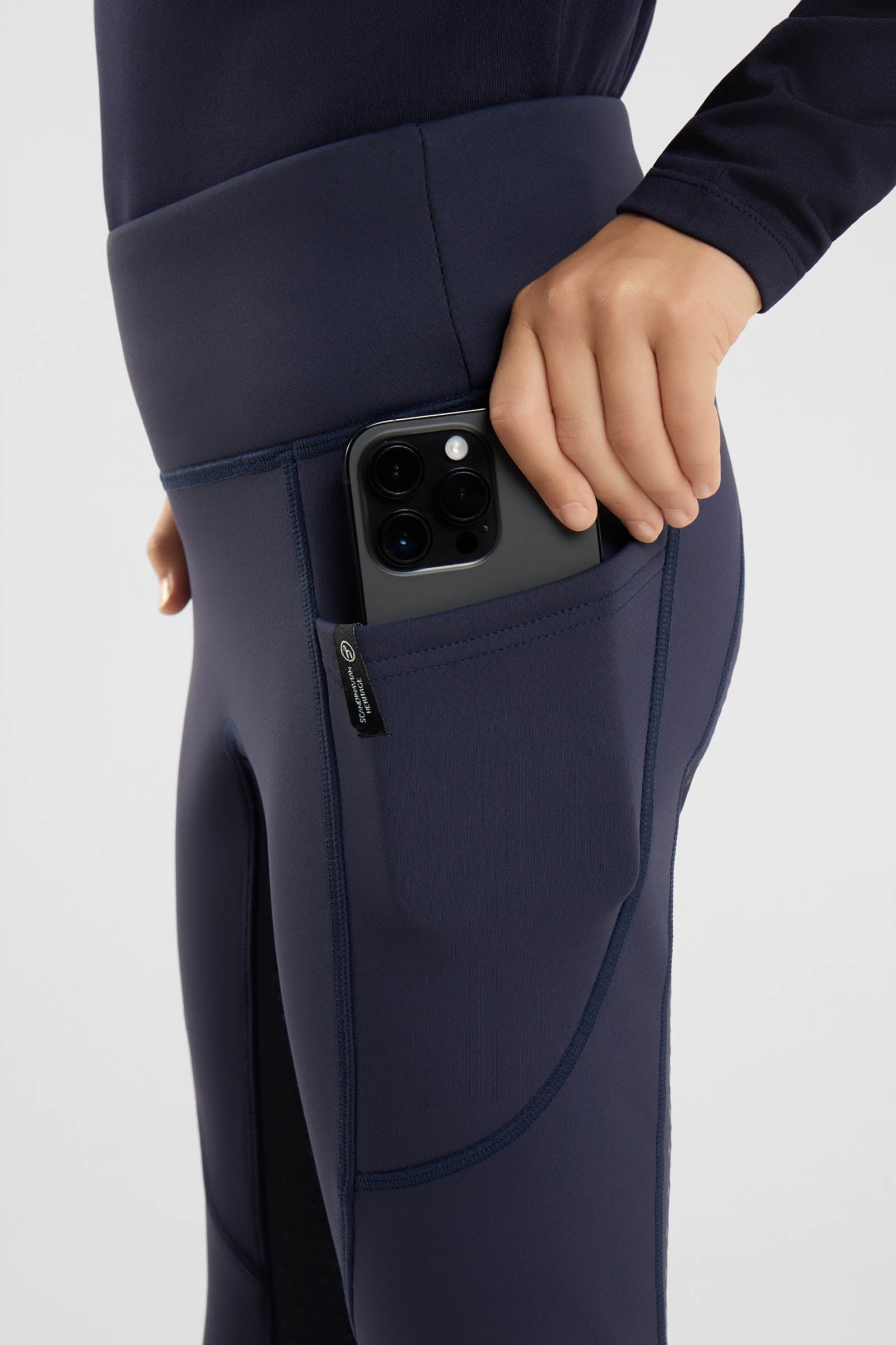 Model shot 2
