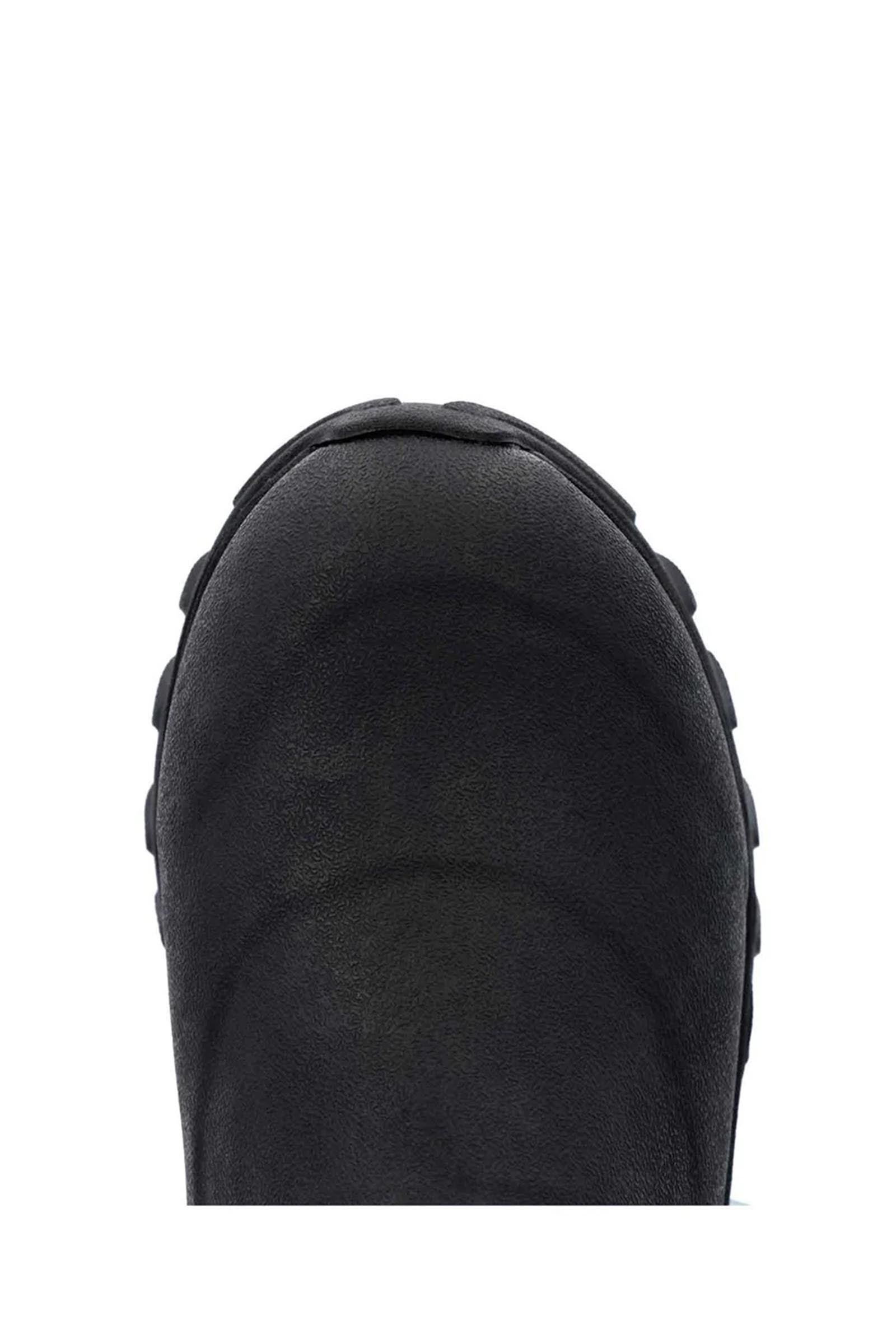 Pack shot 6