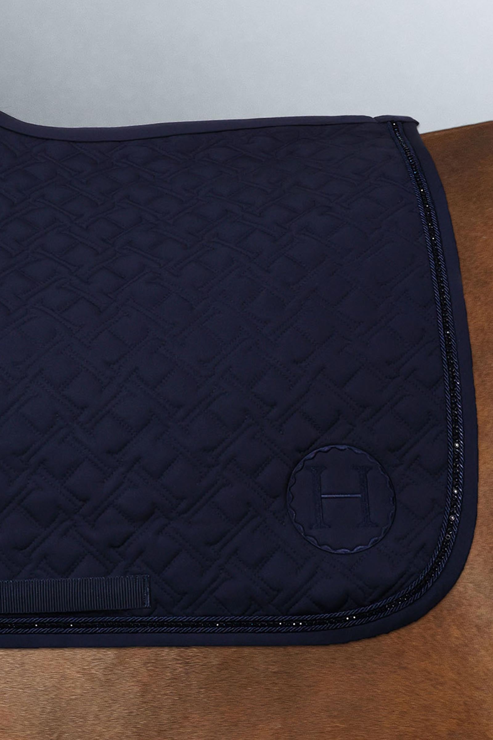 Pack shot 4