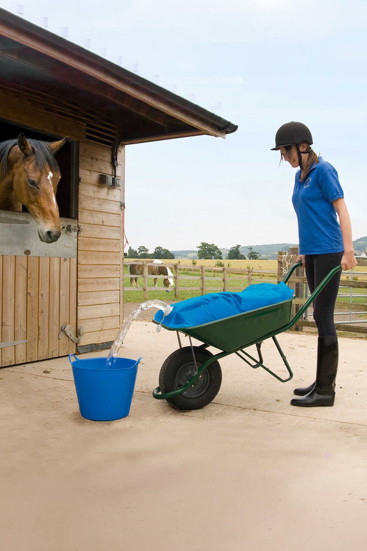 HIPPOTONIC Water container H2GoBag 80L, for wheelbarrow Horse Feeders & Waterers