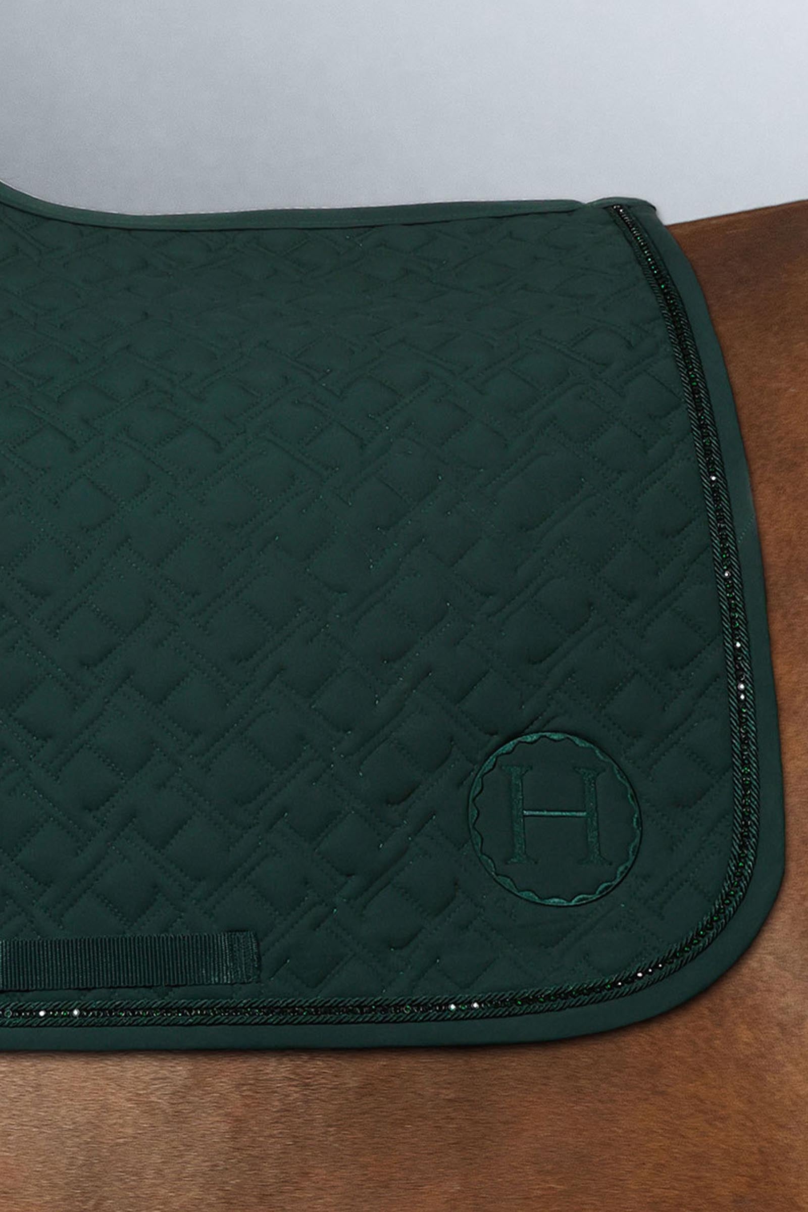 Pack shot 4