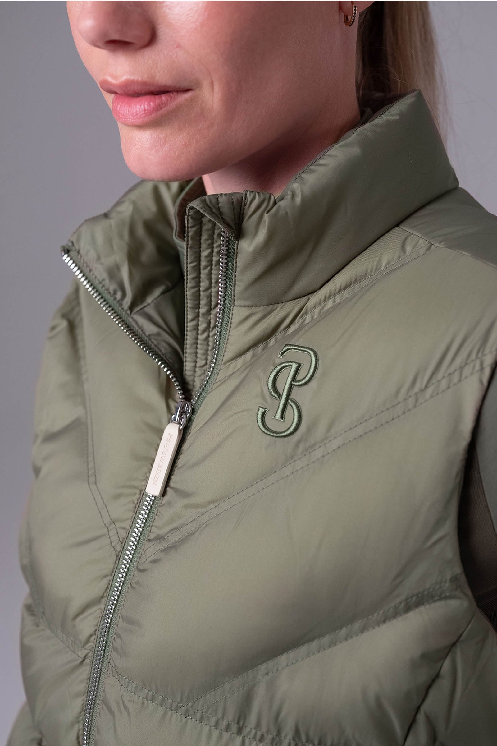 Model shot 3
