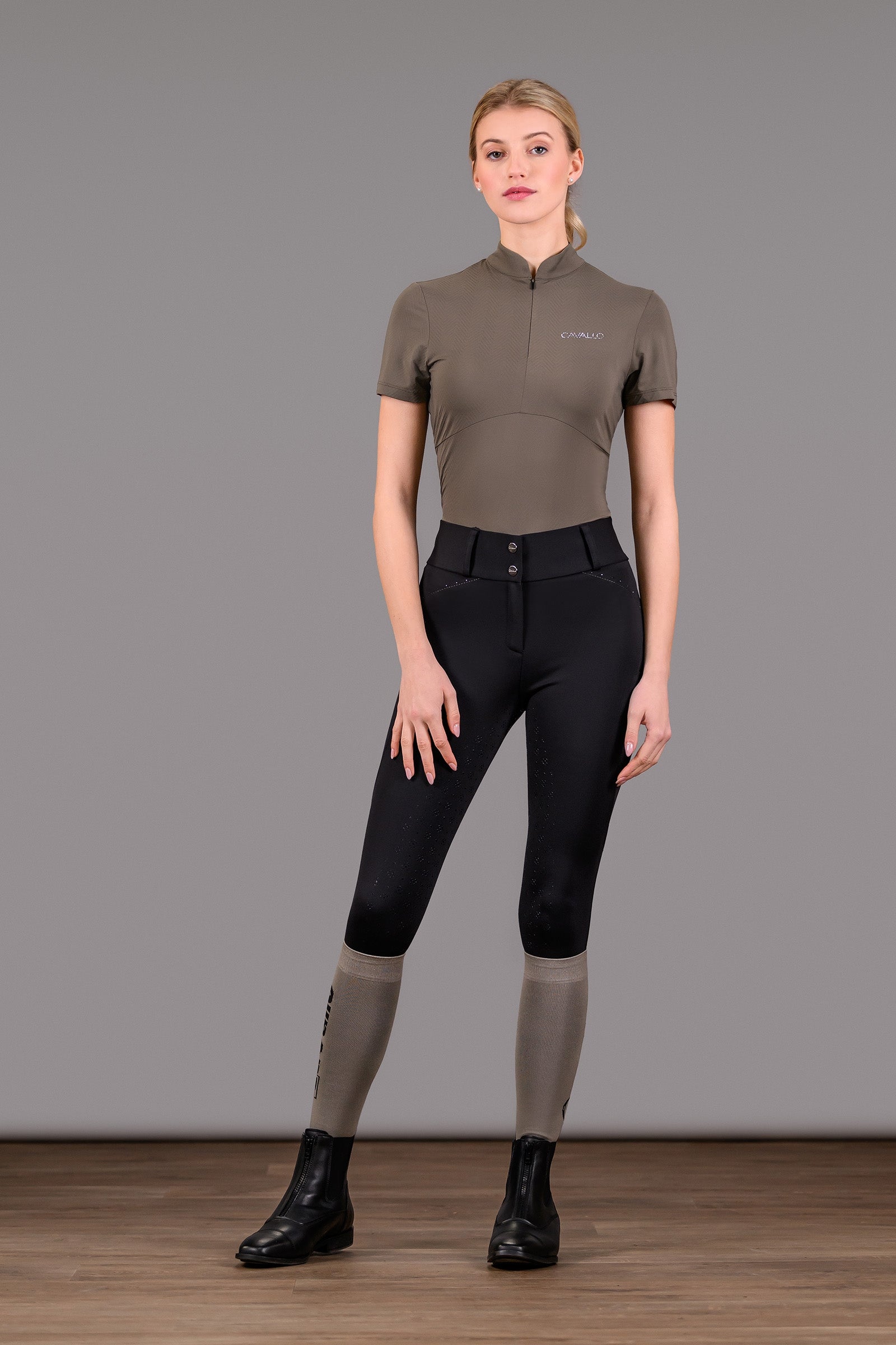 Model shot 1