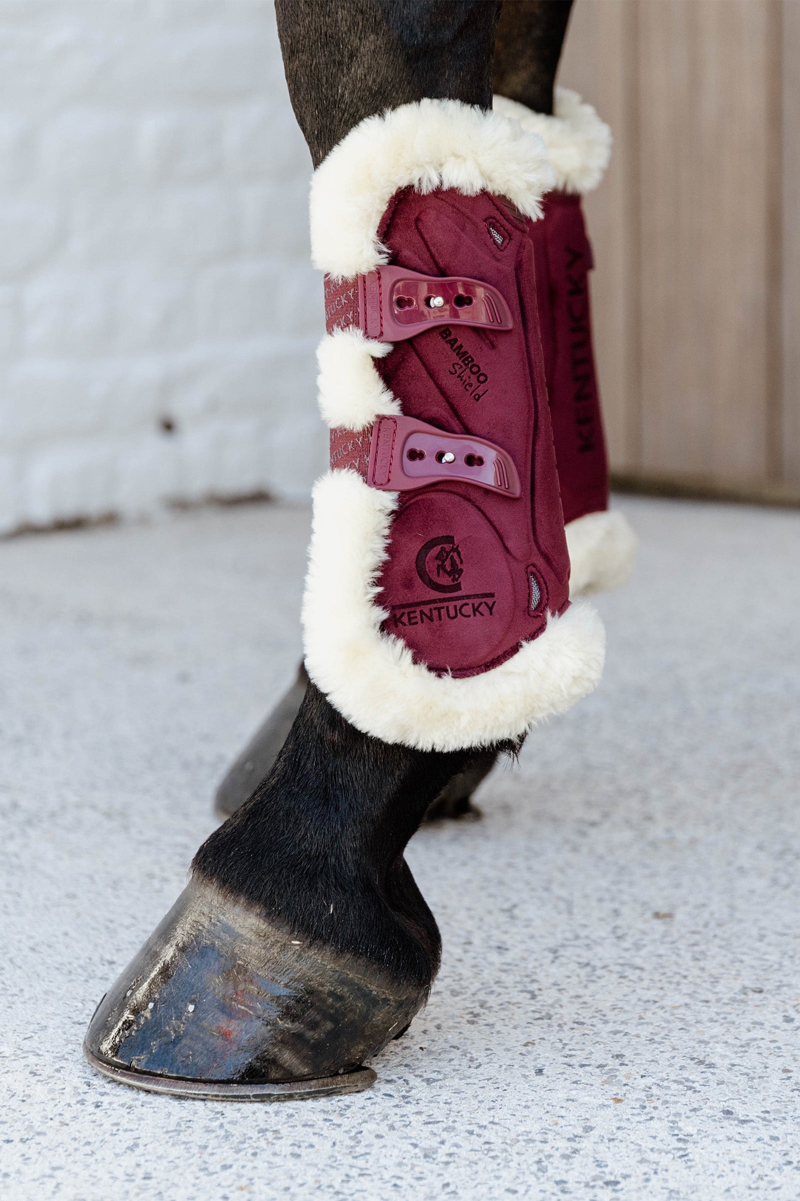 Kentucky Horsewear Bamboo Elastik Gamaschen mit veganem Lammfell Leg Protection & Hoof Protection for Horses