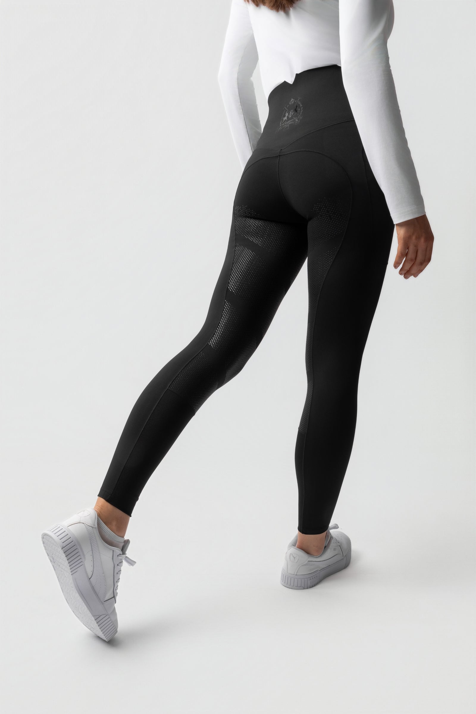 Model shot 3