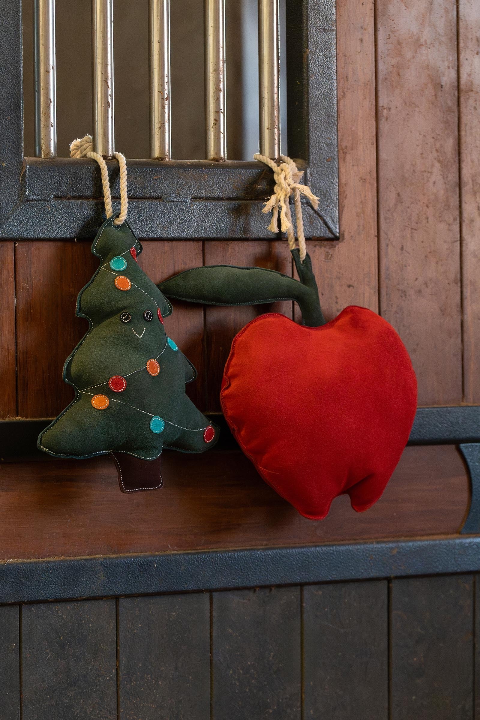 Horse Guard HorseGuard Apple Horse Toy Stable Equipment